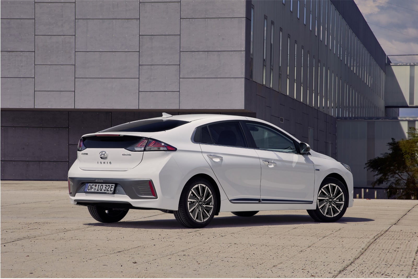 Hyundai IONIQ Hatchback Automaat Rear