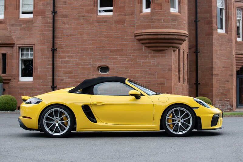 Porsche 718 Spyder 2016 yellow side