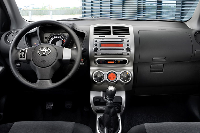 Toyota Urban Cruiser Hatchback Handgeschakeld Interior