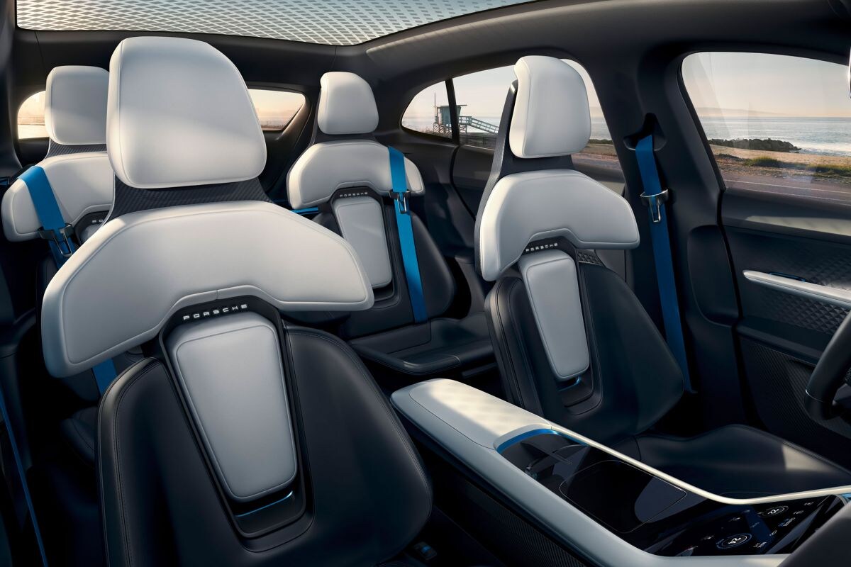 mission-e-cross-porsche-interieur