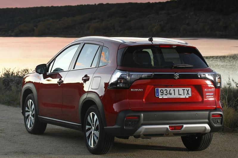 Suzuki S-Cross 2022 red rear