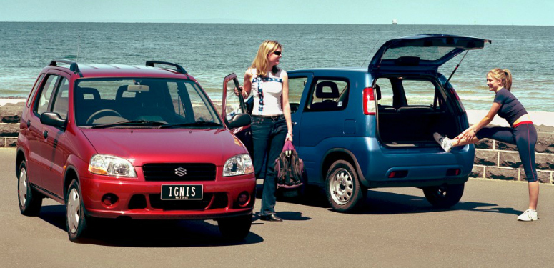suzuki-ignis-red-front-side-blue-rear-side-2000-775