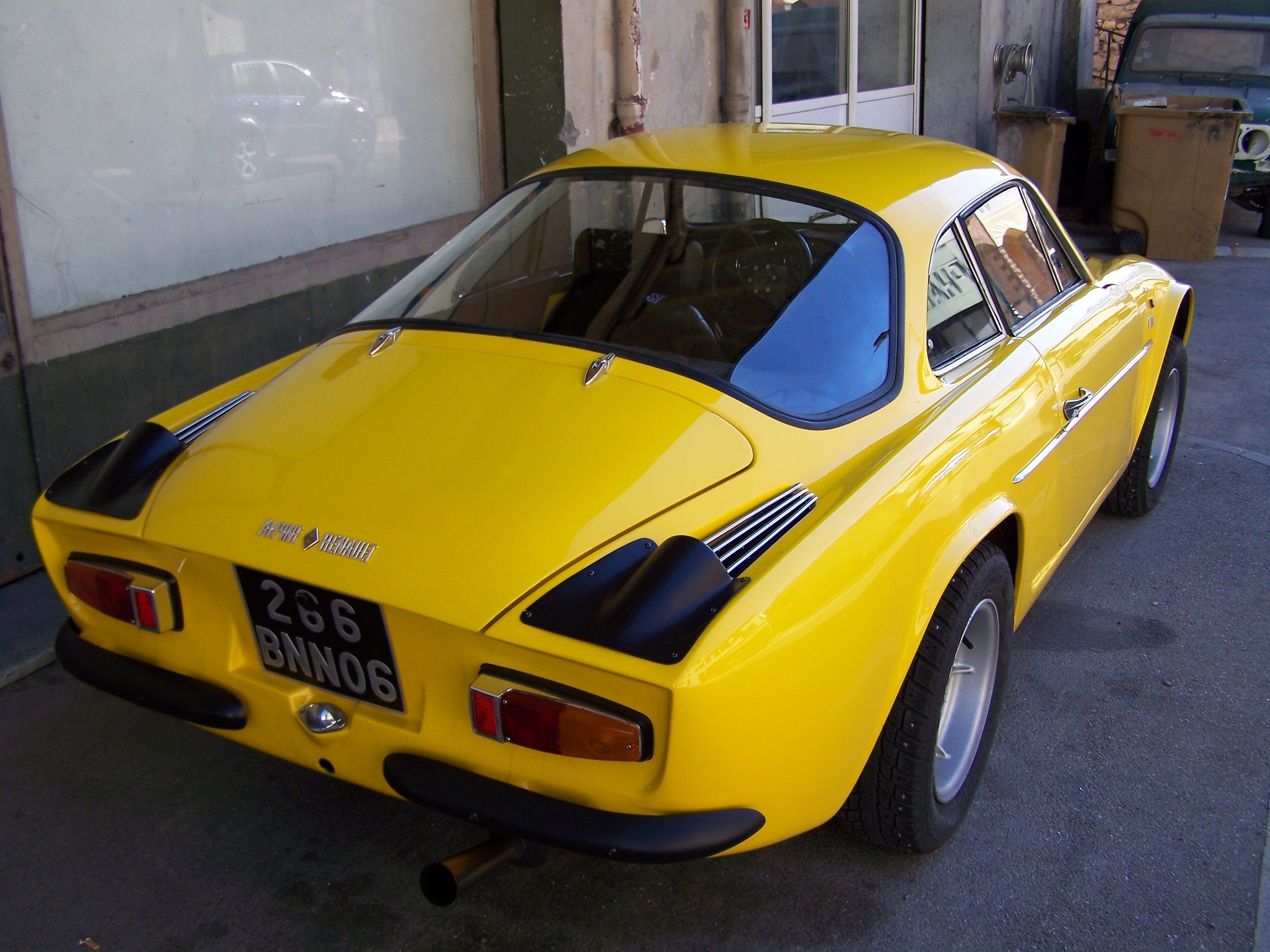 Alpine A110 Geel