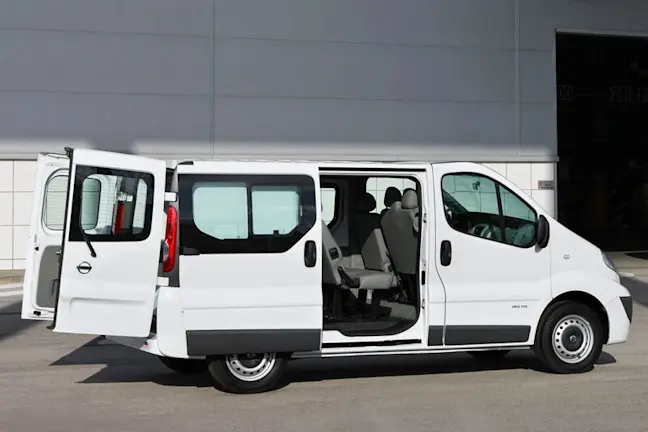 Nissan Primastar 2011 white side
