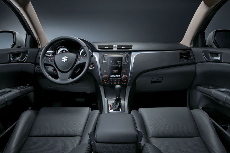 Suzuki Kizashi Sedan 2.4 Sport Interior