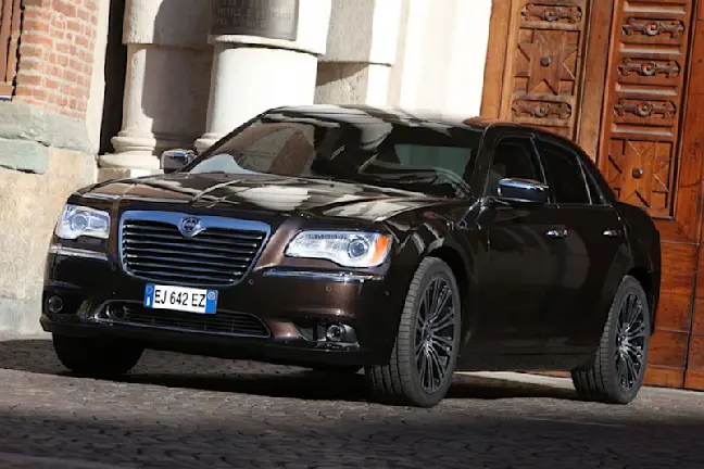 Lancia Thema 2011 black front