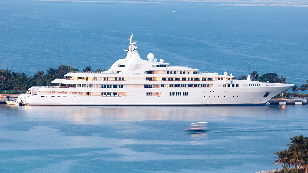 a picture of the biggest yacht in the world
