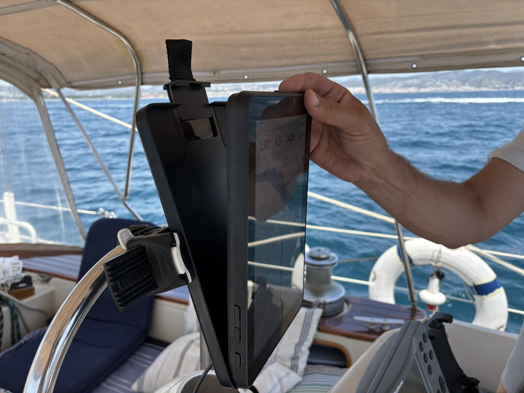 Orca Display 2 and the Orca Charging Mount. Photo: José María Serra Cabrera. 