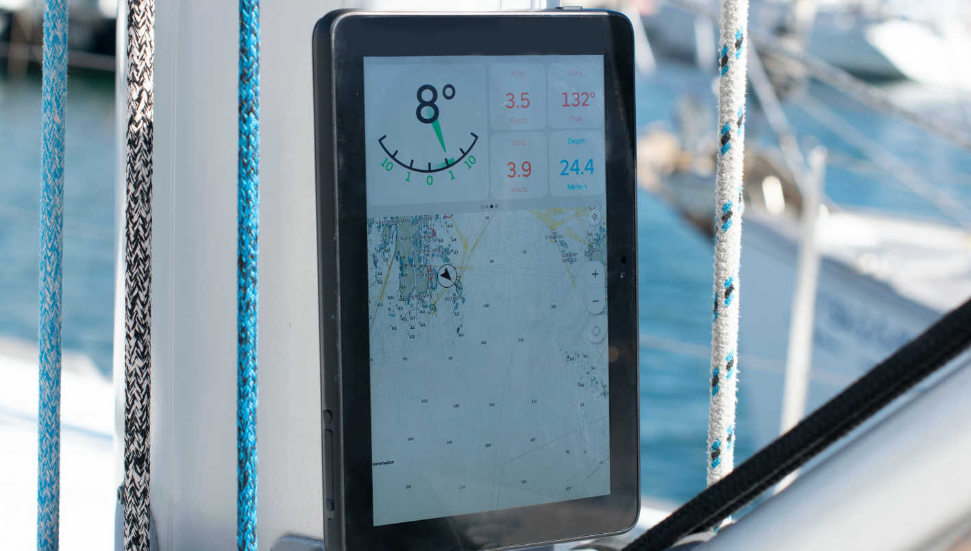Orca Display 2's wide viewing angles make it great as a mast-mounted display.
