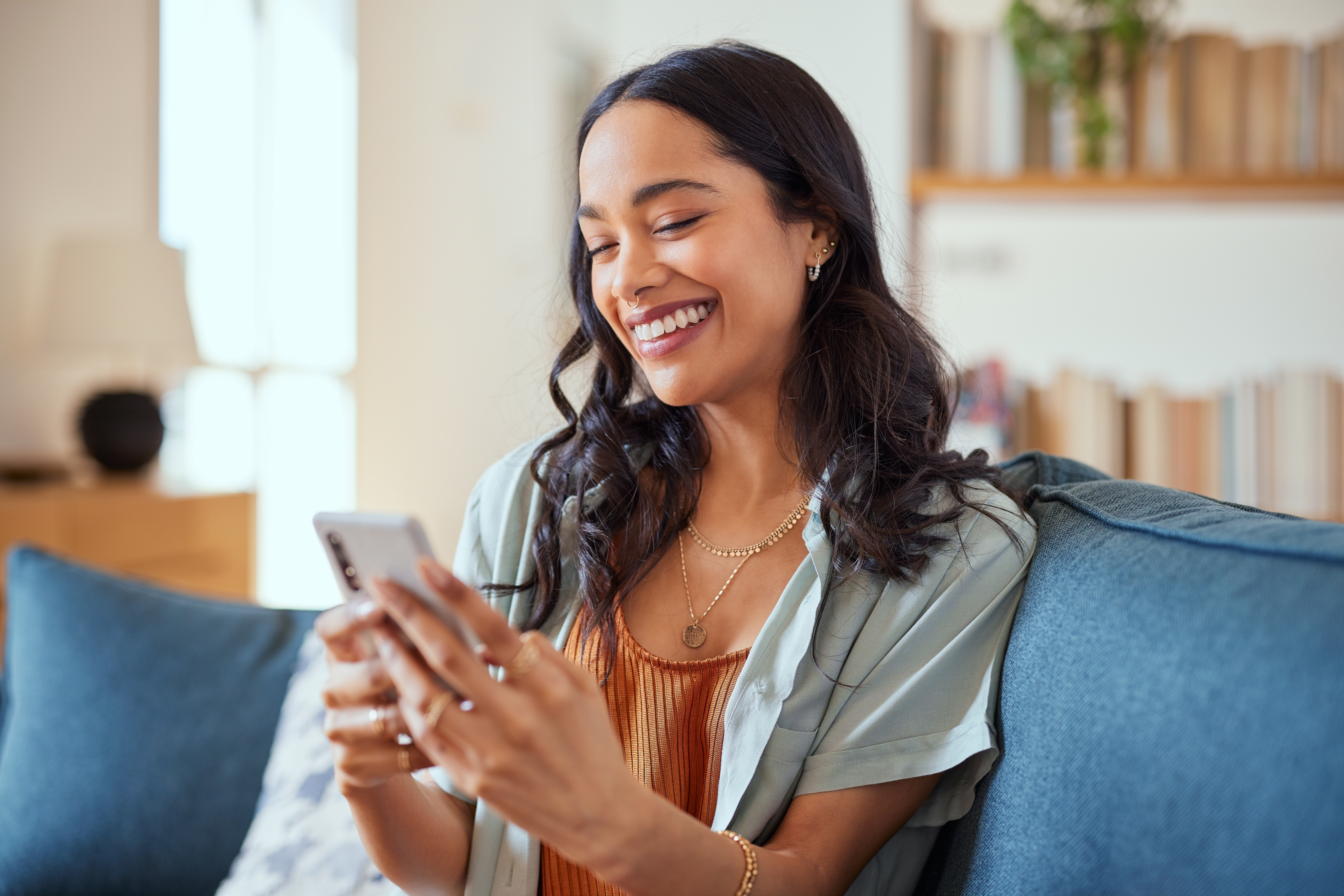 Person using MoneyGram to send money