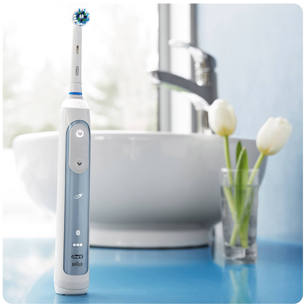 White Blue Oral-B Smart 6 6000N CrossAction Electric Rechargeable Toothbrush 