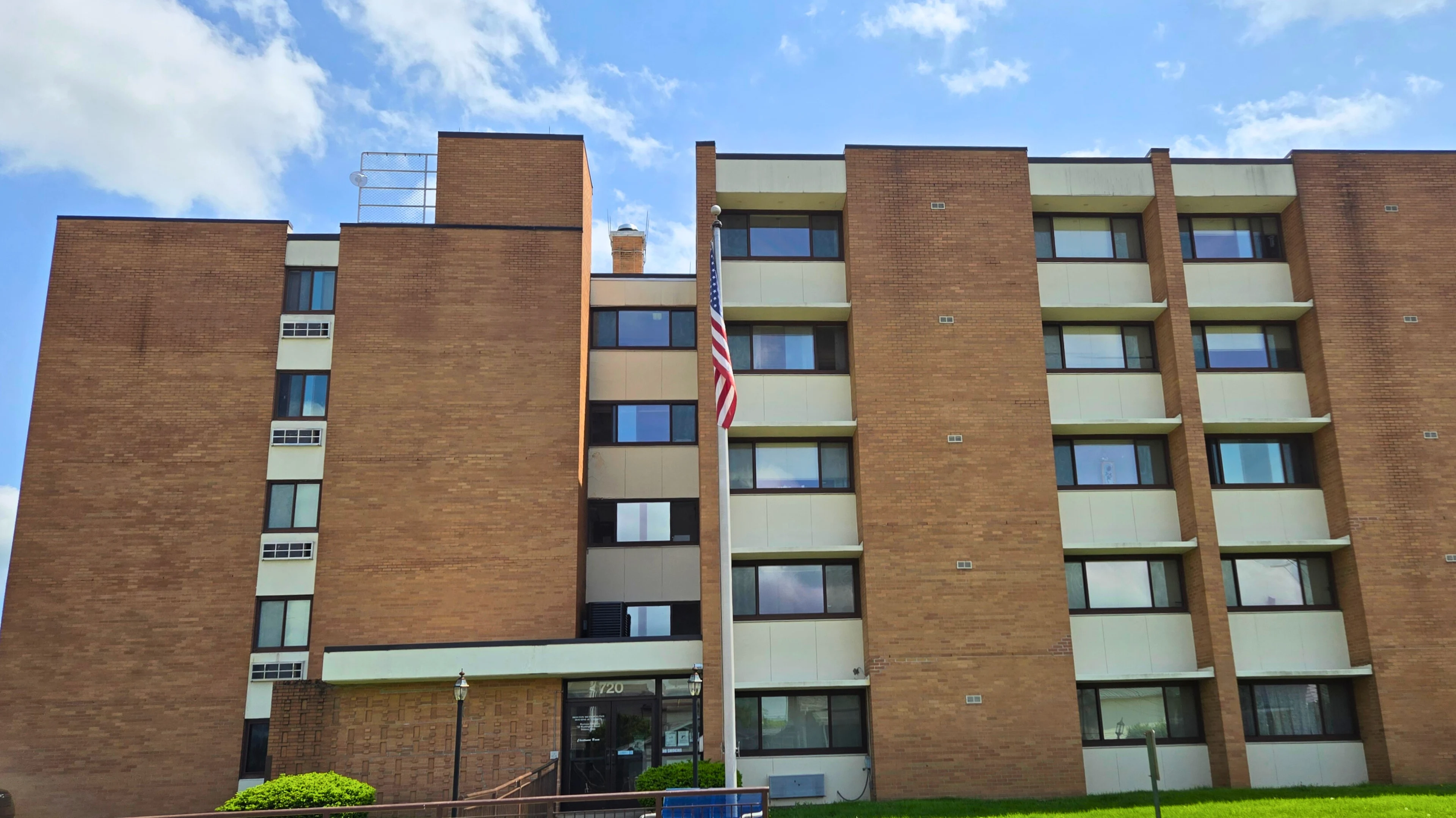 Washington Street side of Christensen House.