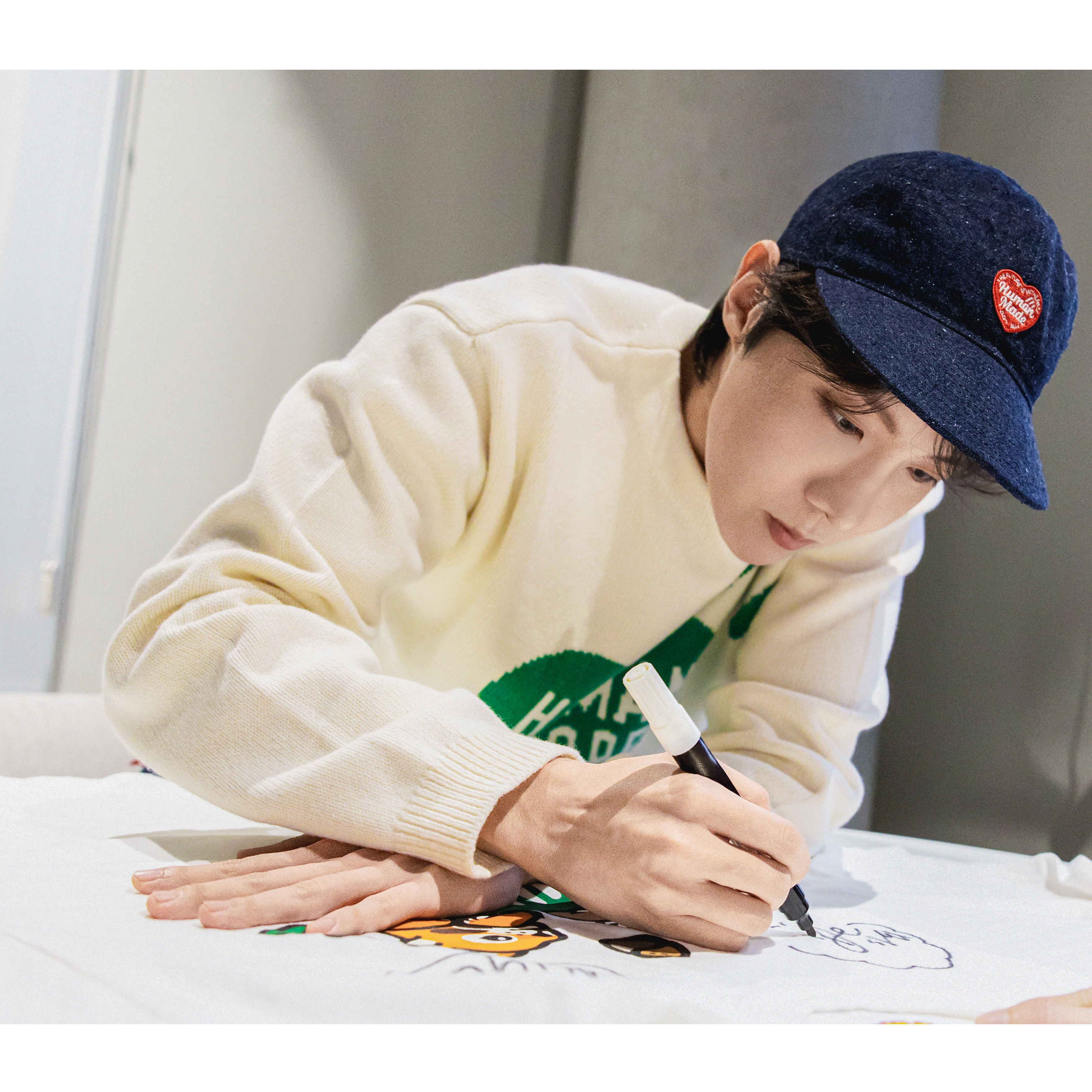 激レア！HUMAN HOPE CUSHION j-hope 完売商品 HUMAN HOPE Signed Cushion | HUMAN HOPE: A JOOPITER Special | JOOPITER