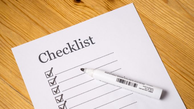 A Checklist Before Making an Offer on a House