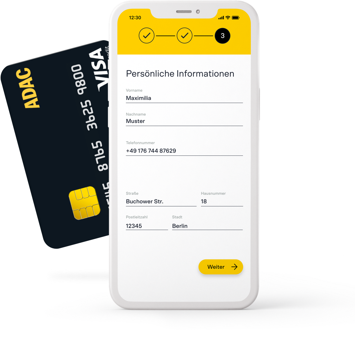 Schwarze Visa-Karte vom ADAC im Hintergrund, davor ein Handy-Rahmen mit einer App, die den Nutzer auffordert, persönliche Daten wie Name, Nachname, Adresse und Telefon einzugeben.
