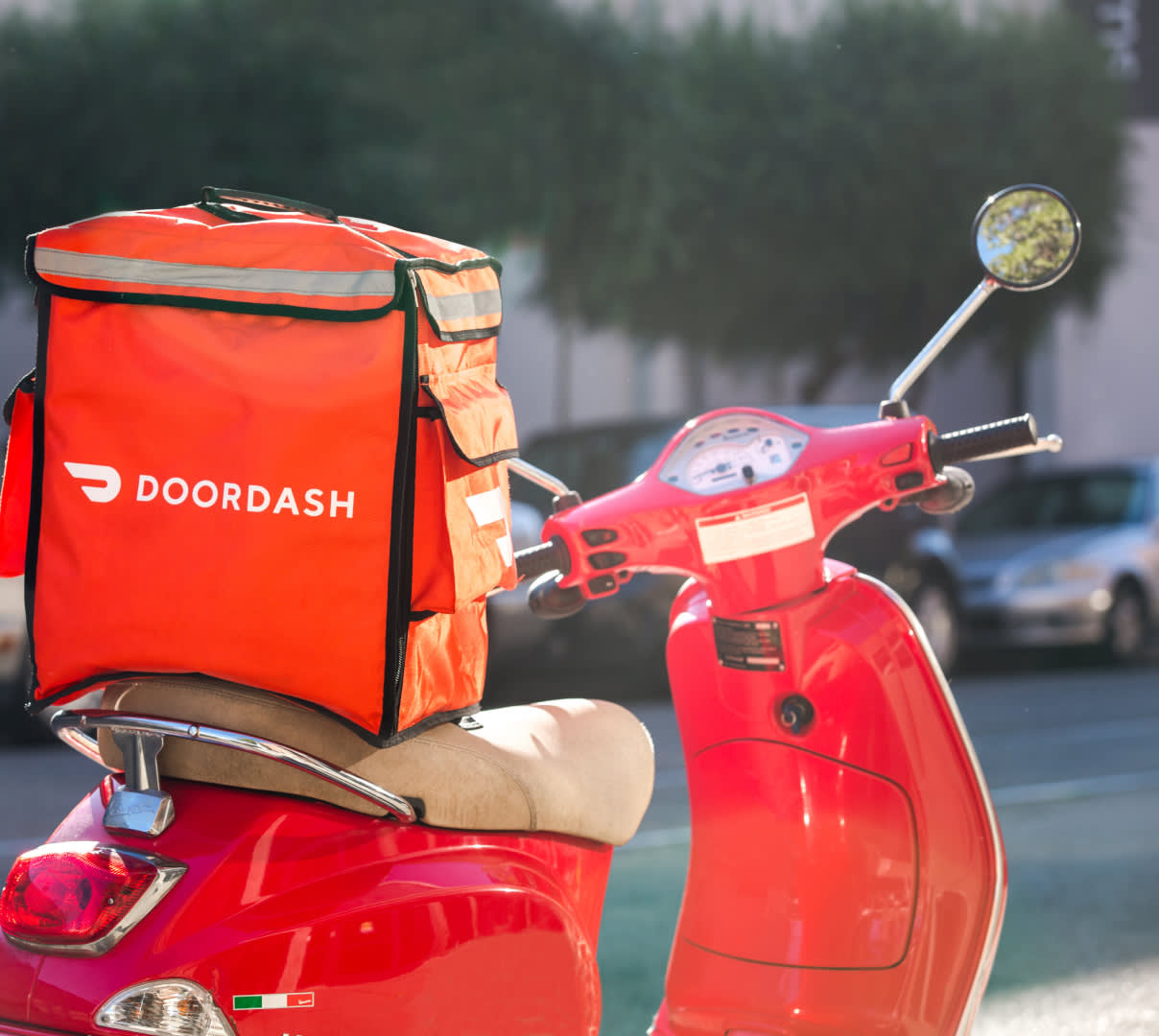 7 Advantages of a Food Delivery Service for Your Business
