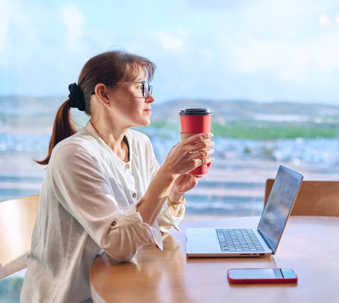 DDfB - Blog - What Is a Chronotype and How Is It Making Flexible Work More Productive? - woman with coffee in front of laptop