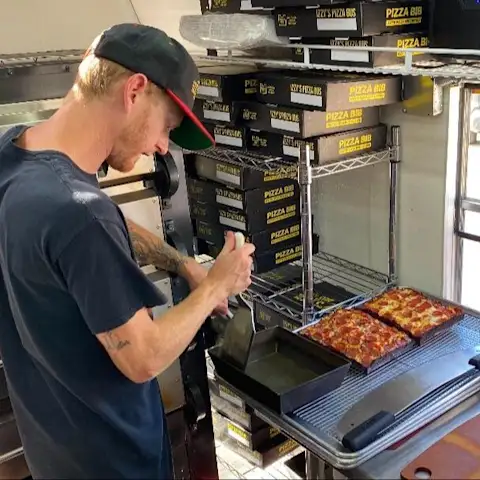 Mx - Izzy's Pizza - Images - #3