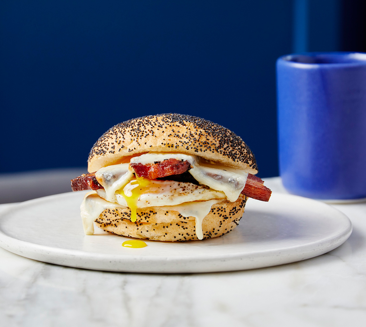 https://images.ctfassets.net/trvmqu12jq2l/28qpUIh9No59IuhuxhZPPp/8ced9043d7c0805db6650b133a85f7f8/TrendingNYC_DailyProvisions_breakfastsandwich_feature.jpg