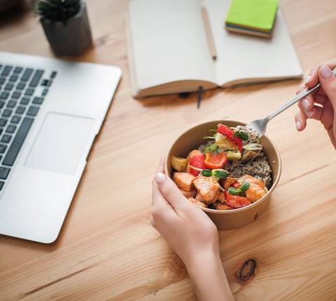 DDfW - Blog - Tips for Ordering Lunches Your Remote Team Will Love - Bowl of salad