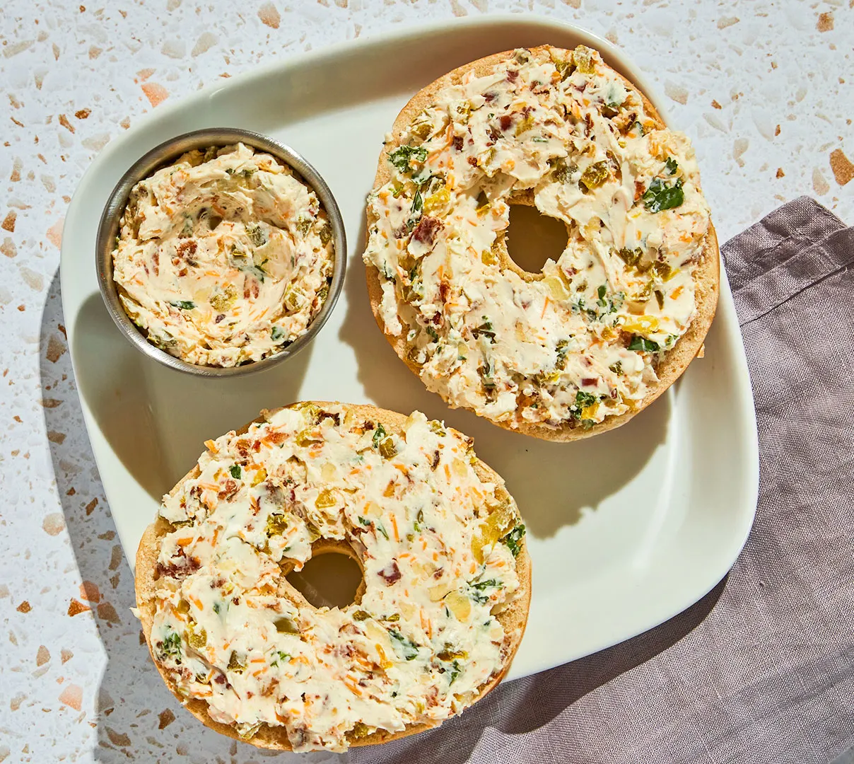 Cuatro recetas de queso crema saborizado para tu bagel relleno | Blog ...