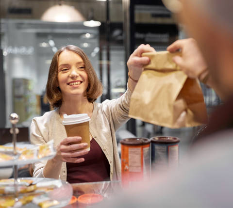 DDfB- Blog - 2024's Top Workplace Trends and How DoorDash for Business Is Powering Productivity - Smiling employee getting coffee and snack