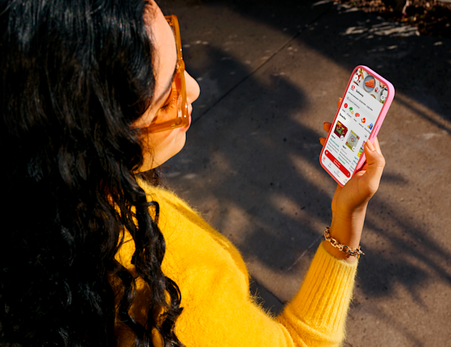 Ads - Female Browsing DD app