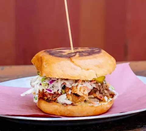 4505 burgers & bbq - pulled pork sandwich