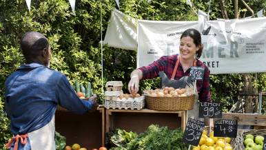 Mx Blog (US/CA/AU/NZ) - How to Build Community Using Local Producers - farmers market