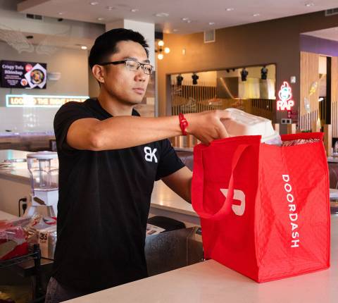 Francis Cui of Bak Kung BBQ with DoorDash hot bag