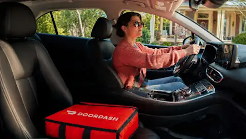 Dx - Dasher in a car - Insurance info img