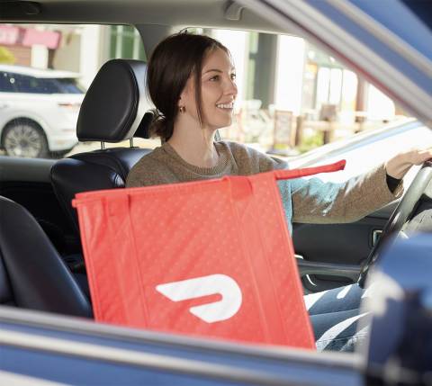 Mx Blog - How to Partner With DoorDash: Your Complete Guide to Third-Party Delivery - Dasher with bag