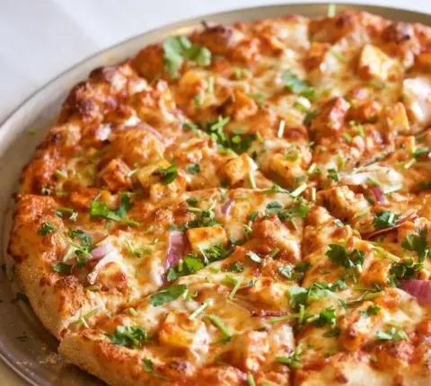 veggie crust - paneer manchurian pizza