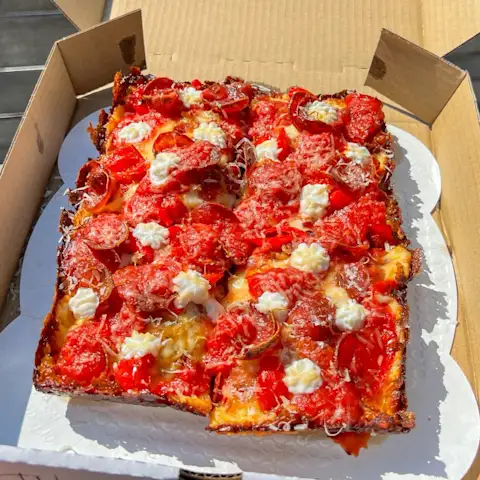 Mx - Izzy's Pizza - Images - #1