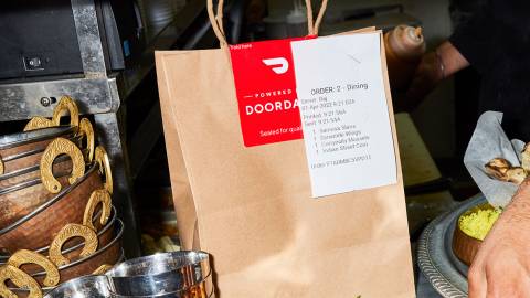 Delivery bag and ready-made food 