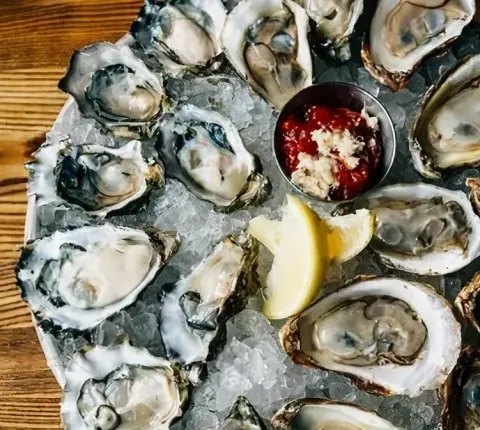 Quality Crab & Oyster Bah - SEAFOOD platter