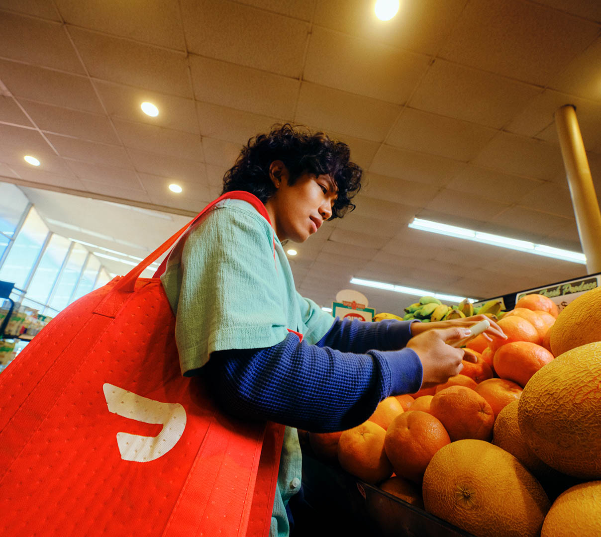 Dasher with large DD bag in grocery store