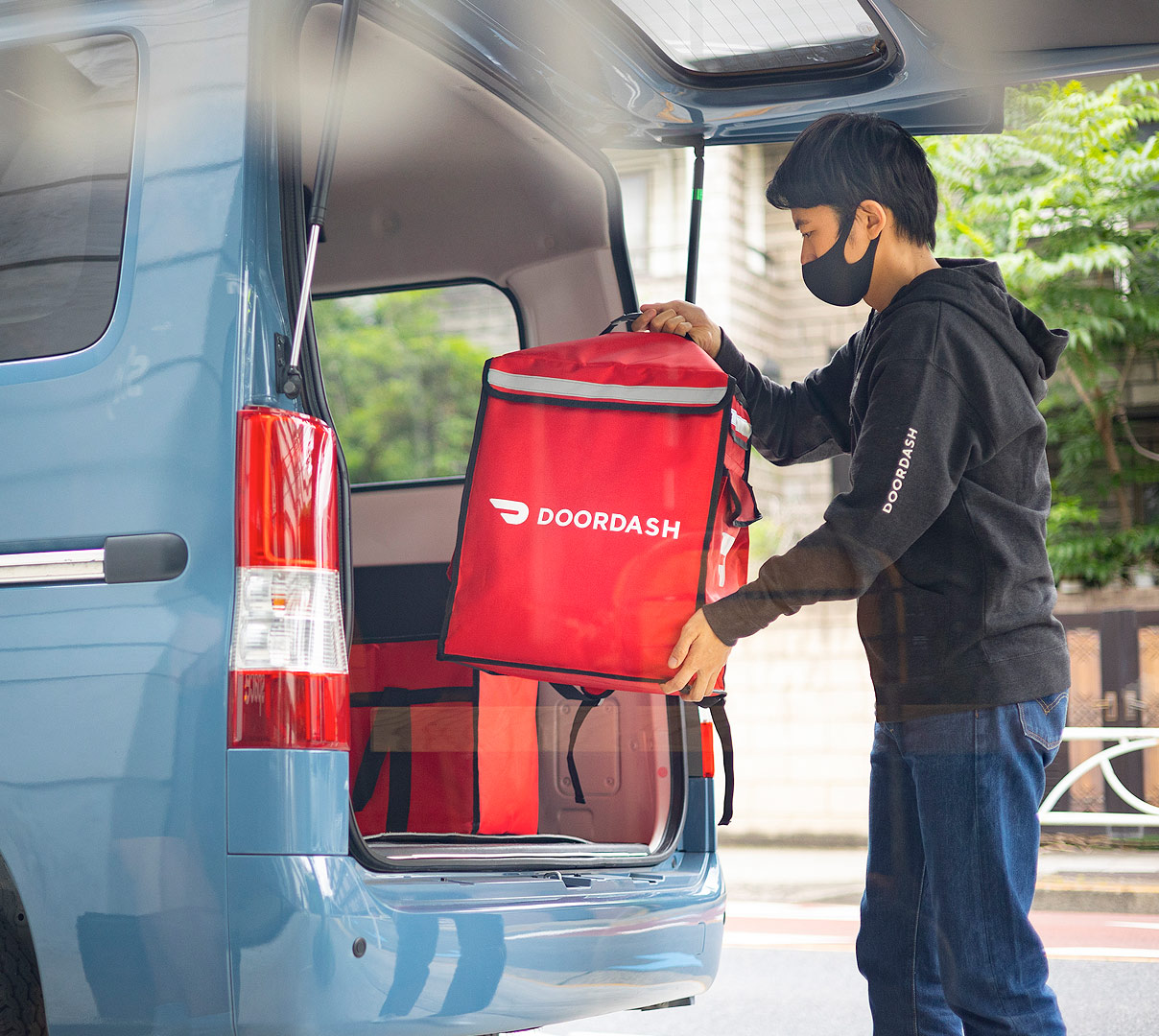 DoorDash couriers struggle to secure COVID sick pay, get back to