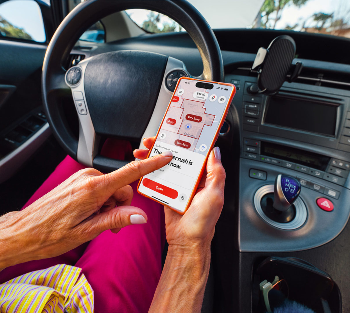 Dx Blog - Dasher Hotspots Hero - Dasher in car navigating map on phone