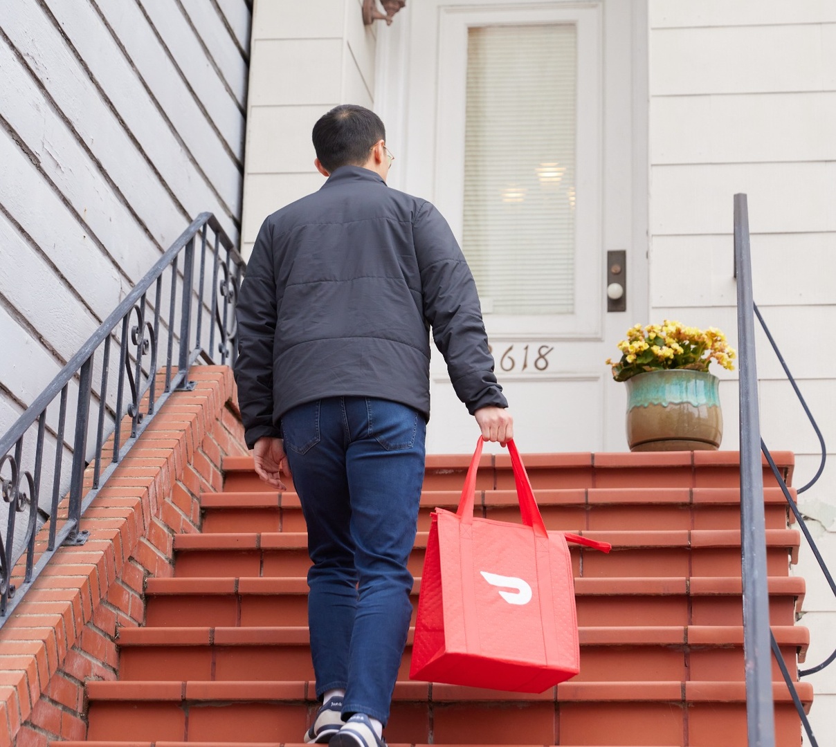 Dasher dropping off an order to a customer