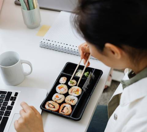 DDfW - Blog - The Ultimate Guide to Expensed Meals for Work - eating sushi with chopsticks