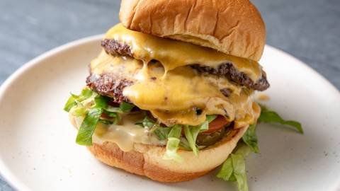 Cav Blog - Ruby's Cafe Classic Cheeseburger