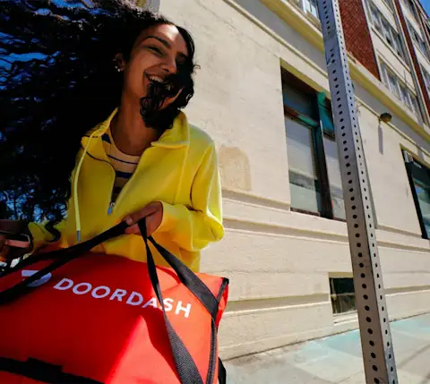 Dx Dasher Rewards Page - Hero Image - Dasher on street with bag