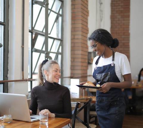 Mx Blog (US) - Why Restaurant Owners Should Be Paying Tips Through Payroll - server with croissant