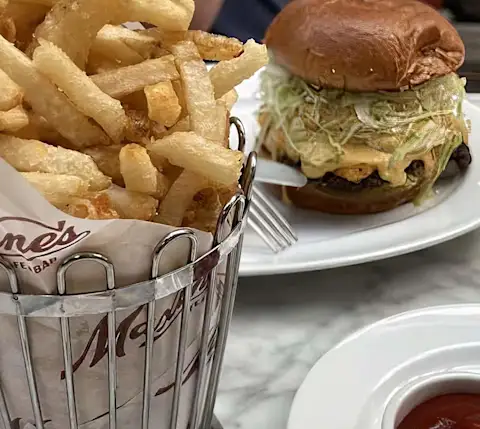 CxBlog-DD-Vancouver-Burger-Maxine’s