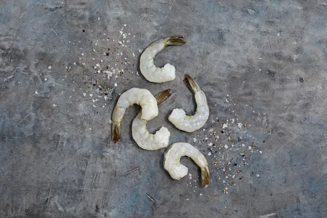 6020 6282 WF Raw Raw Peeled and Deveined Jumbo Shrimp Tail On Seafood