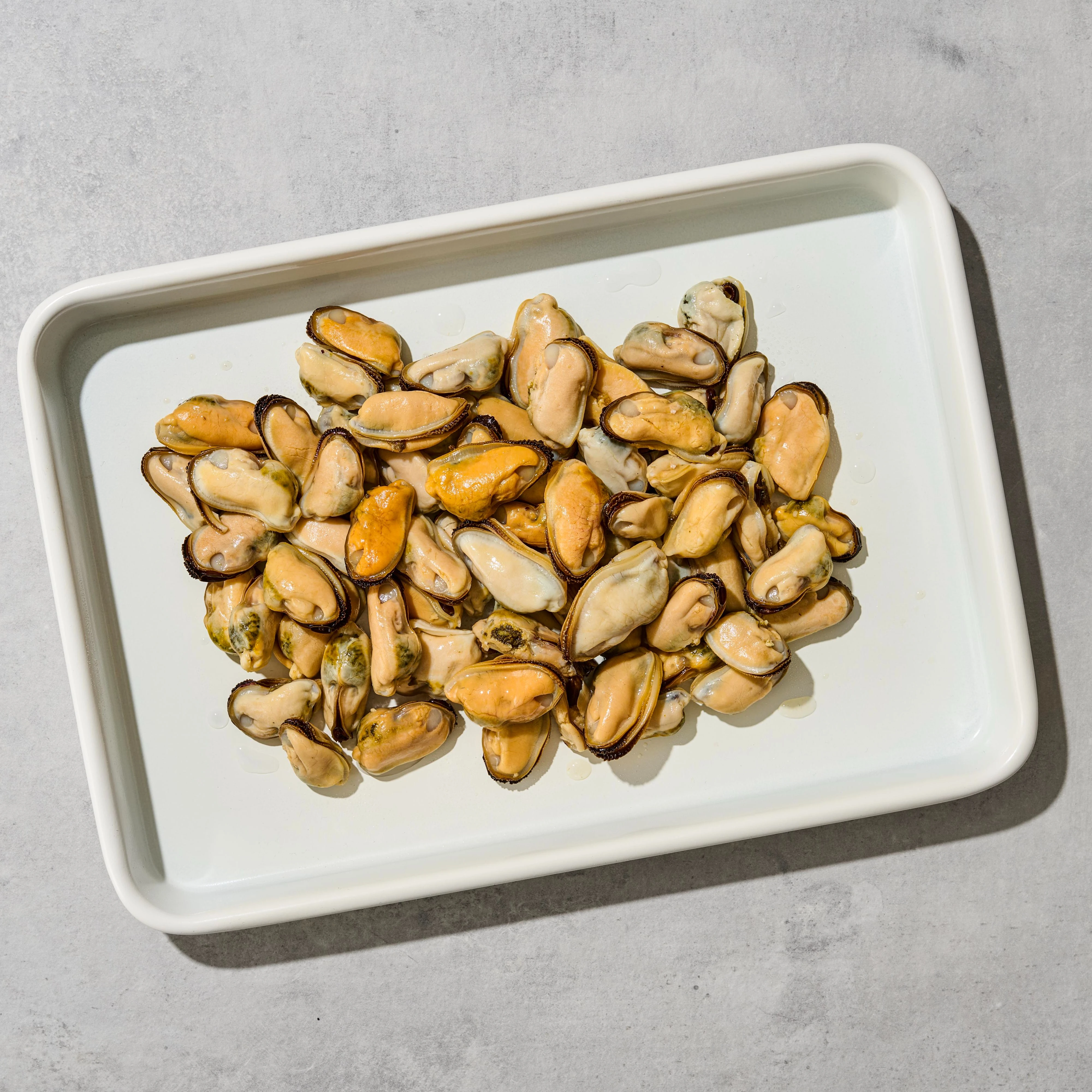 6238 RAW Cooked Mussel Meat 8oz VS Tray