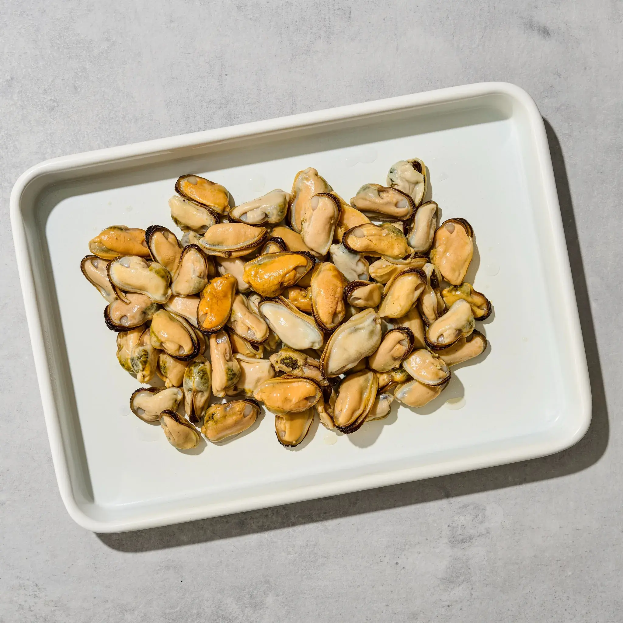 6238 RAW Cooked Mussel Meat 8oz VS Tray