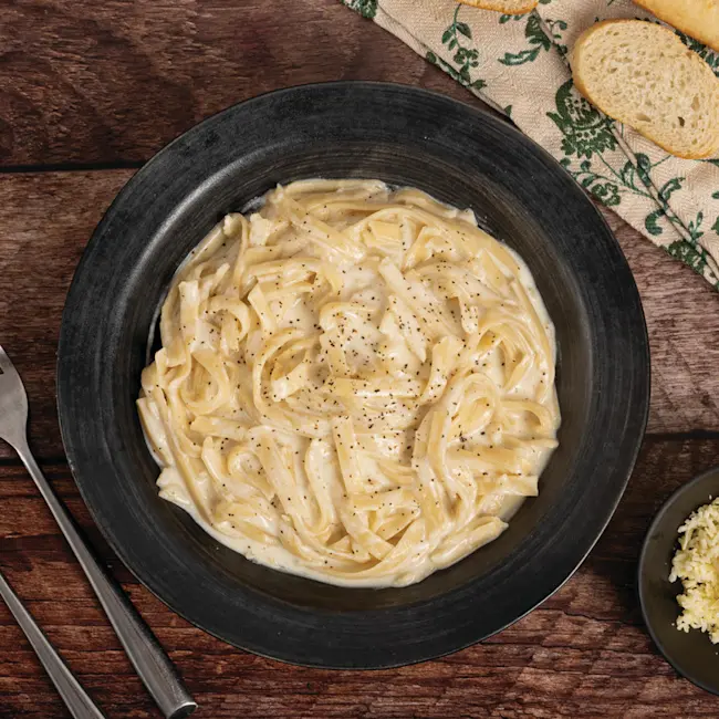 81596-fettuccine-con-salsa-alfredo-2