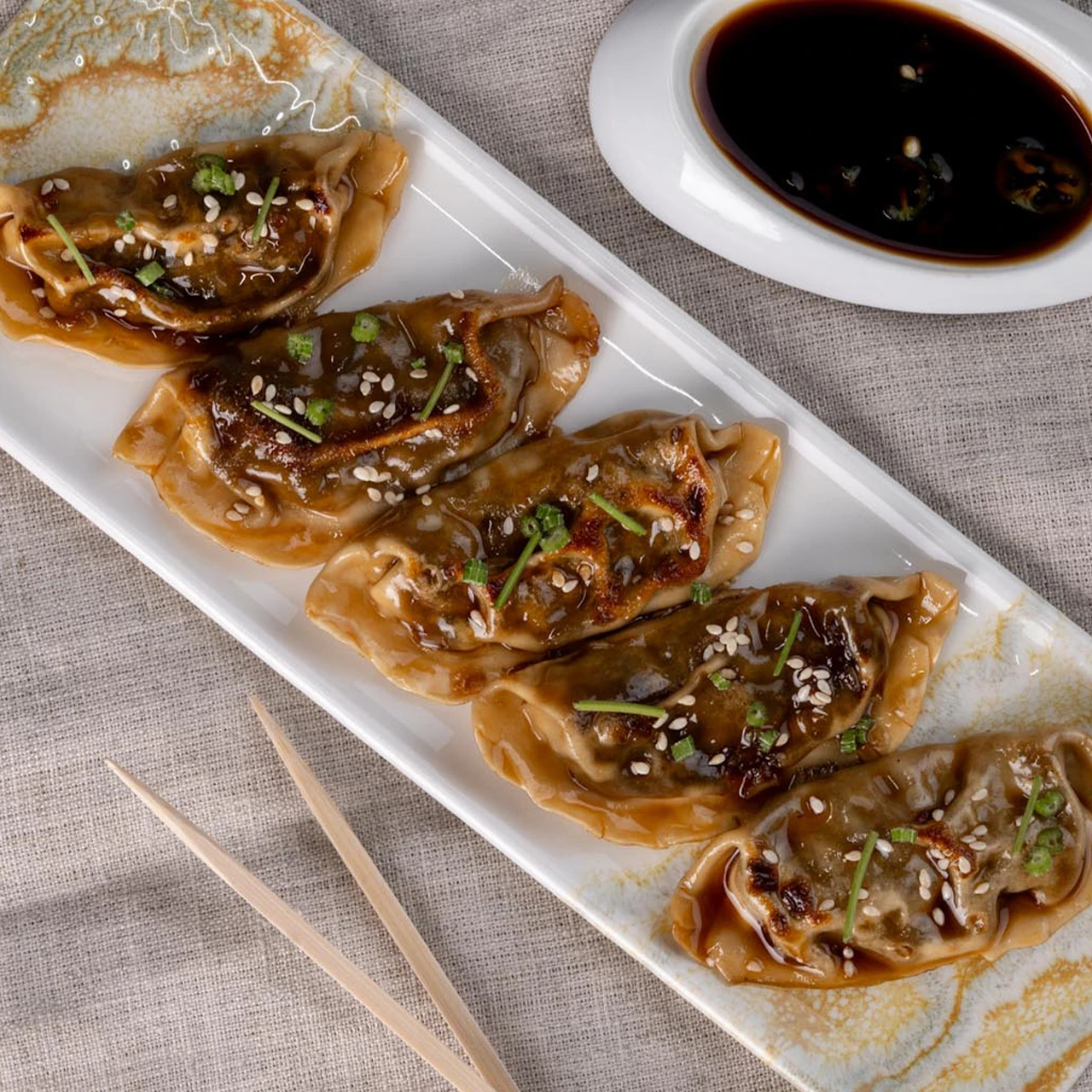 82349 WFMex Lifestyle GYOZA DE CAMARON SR YOSHII 500g Platillos Asiáticos